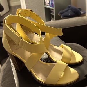 BRAND NEW SUMMER HEELS YELLOW